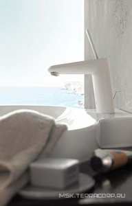 Смеситель для раковины, однорычажный, средний излив,гибкая подводка, дон.клапан в компл., цвет белый/хром ZZ Grohe Eurodisk Joystick 23427LS0