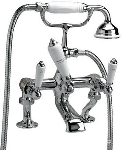 Смеситель для ванны с душ.гарнитуром, (установка на борт ванны на 2 отв. или на трубы из пола), (цв.хром, ручки цв.белый),  ZZ Devon & Devon Dandy MARF40BCR