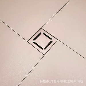 Душевой трап 100*100 мм, боковой выпуск, цвет решетки матовый хром ZZ Berges Универсал 090362