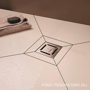 Душевой трап 100*100 мм, боковой выпуск, цвет решетки матовый хром ZZ Berges Универсал 090362