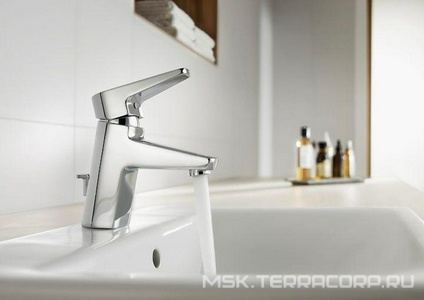 Смеситель д/раковины ESMAI с донным клапаном и гибкой подводкой ZZ Roca Esmai 5A3031C00