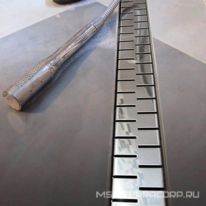 Водоотводящий желоб 650 мм MEDIUM, с решеткой, цв.хром ZZ Veconi Универсал V650M