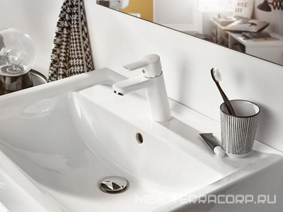 Смеситель для раковины однорычажный без д/к, цвет белый/хром ZZ Kludi Pure&Easy 372929165