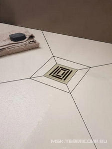 Душевой трап Berges Wasserhaus Zentrum Uno 10x10 см ZZ Berges Универсал 090471